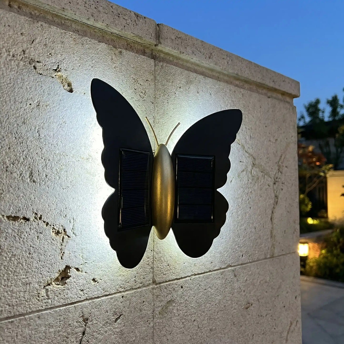 FlutterGlow™ Vlinder Wandlamp op Zonne-energie – Sfeervolle Buitenverlichting Zonder Kabels