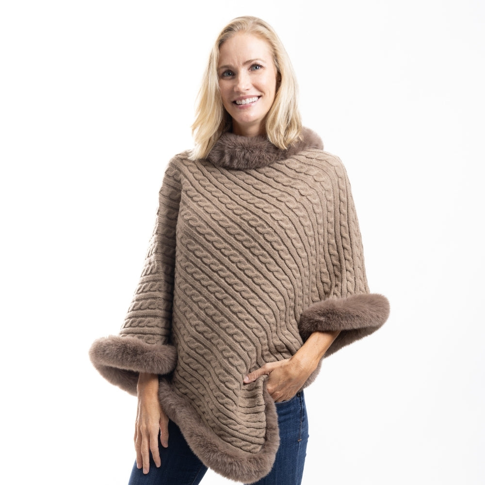 Leila-Poncho met Faux Fur Rand