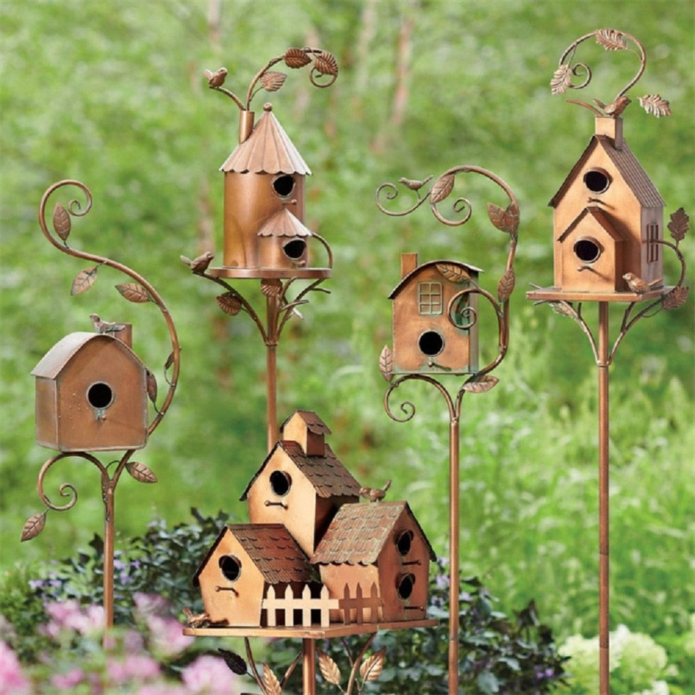 ArtNest™ Metalen Vogelhuisje – Kunstzinnige Tuindecoratie met Karakter