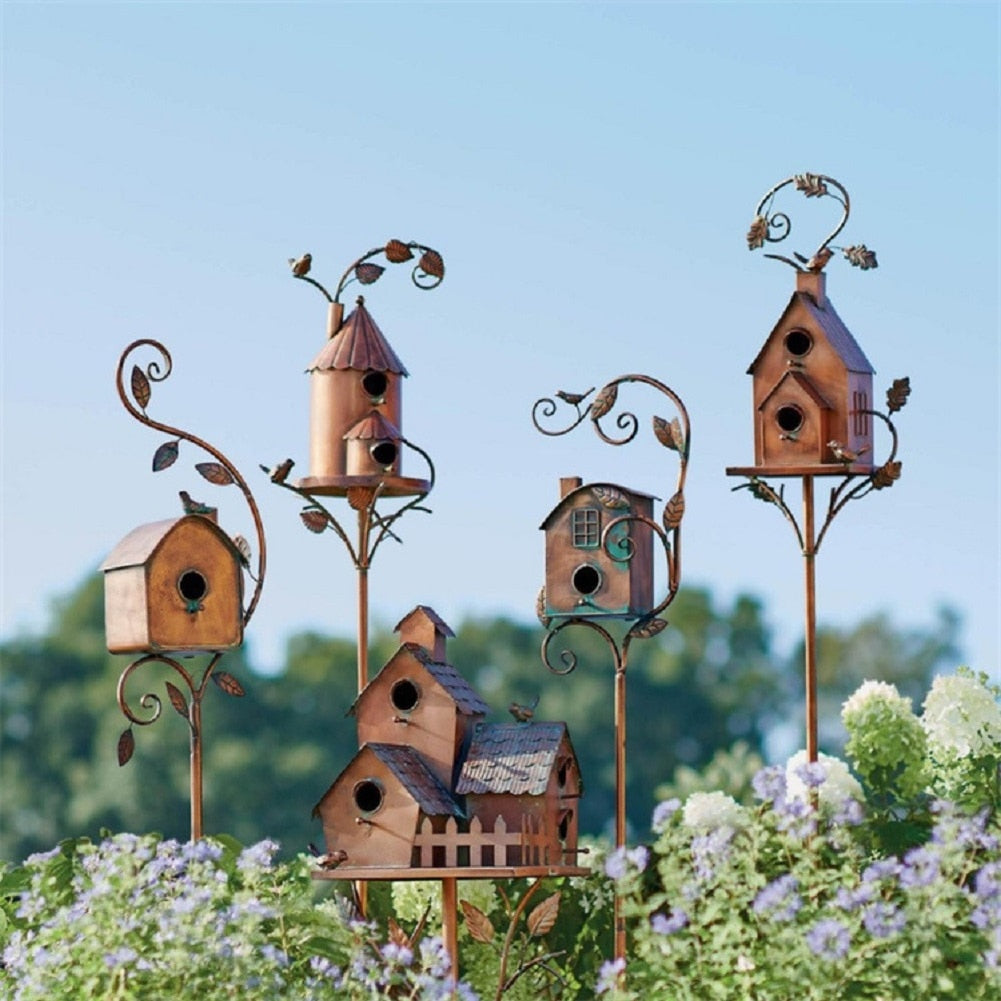 ArtNest™ Metalen Vogelhuisje – Kunstzinnige Tuindecoratie met Karakter